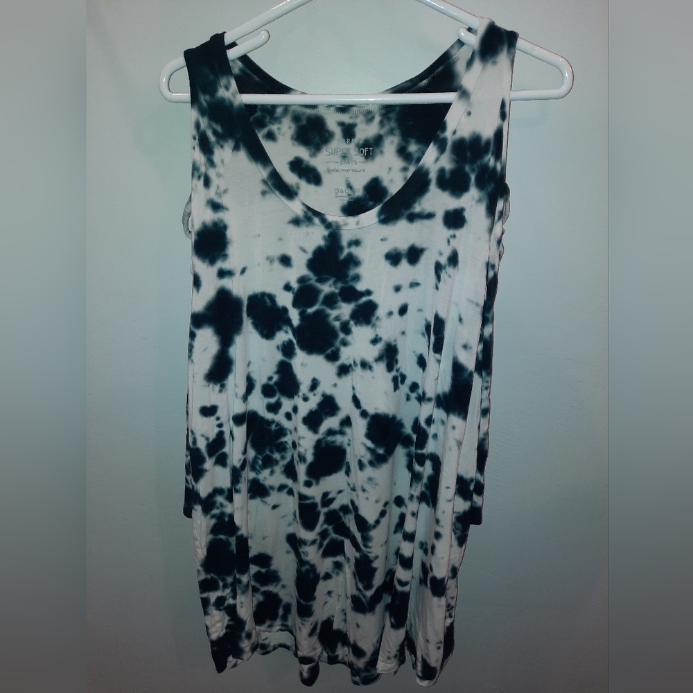 Torrid Black and White Cold Shoulder Tie Dye Size 3 Excellent Used Condition